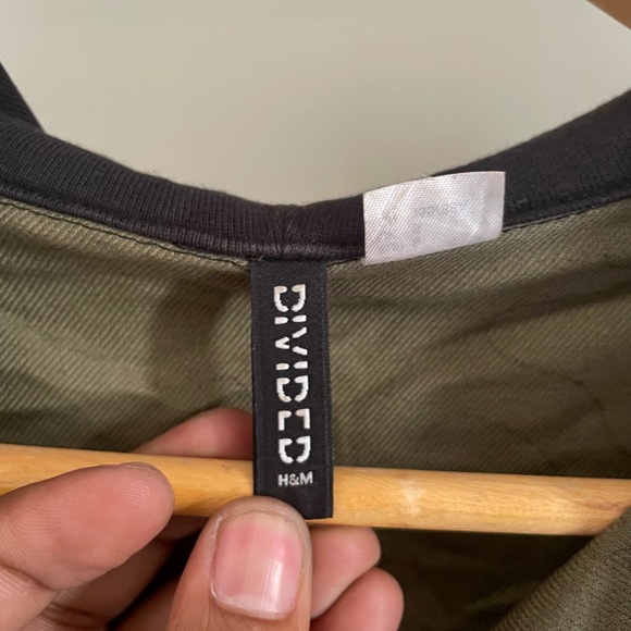 H&M ARMY PRINT BLACK HOODIE SHIRT WITH SIDE POCKETS FOR MEN’S & WOMEN’S - Picture 3 of 6